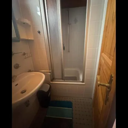 Grosse In Mit 2 Badezimmer شقة